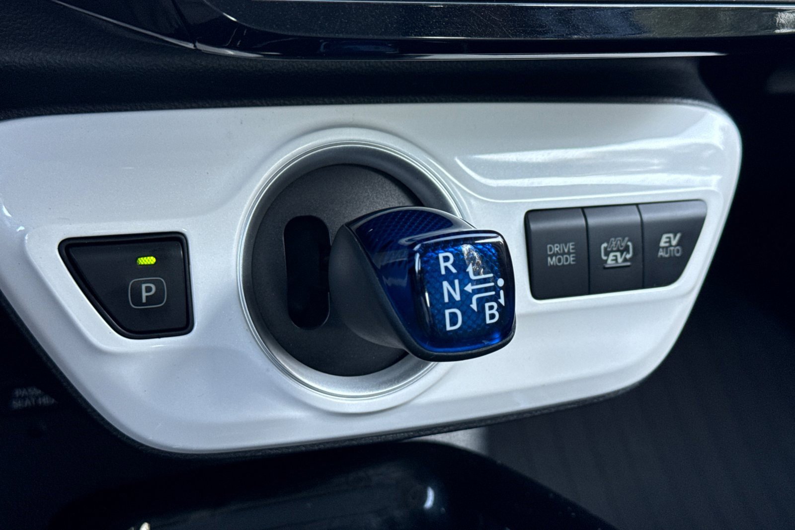 Used 2017 Toyota Prius Prime Advanced image 27