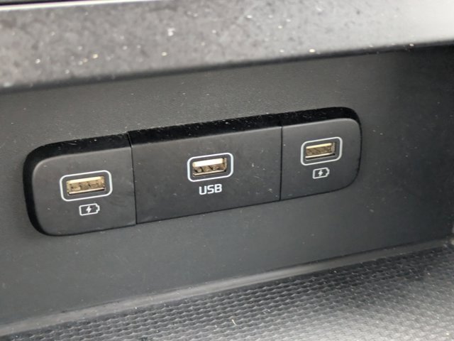 Used 2022 Kia Carnival LX image 20