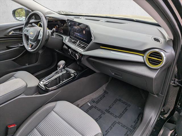 Used 2025 Chevrolet Trax LT w/ Driver Confidence Package image 22