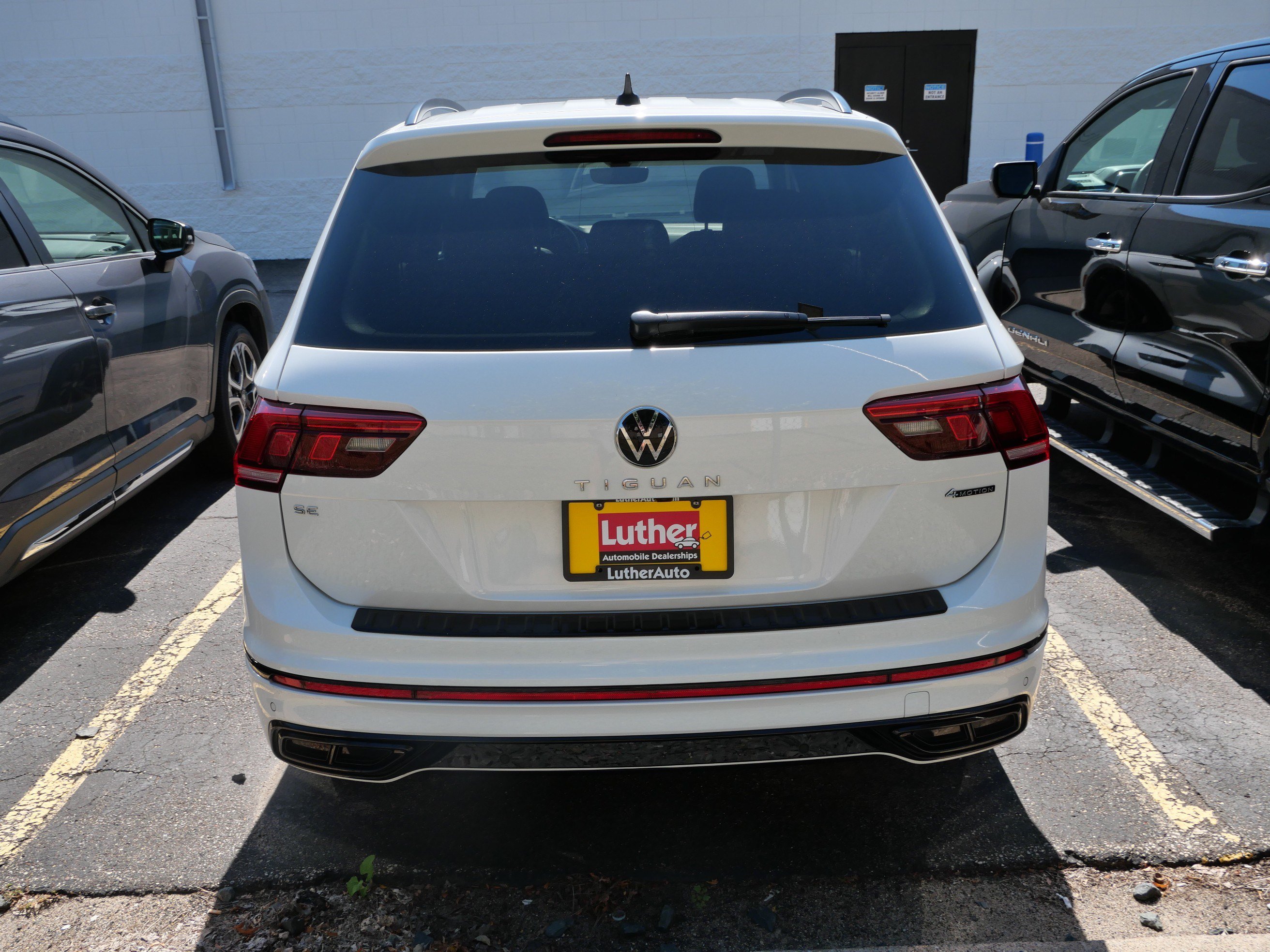 Used 2023 Volkswagen Tiguan SE R-Line AWD/4WD image 7