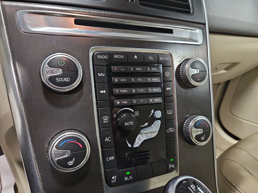 Used 2016 Volvo XC60 T6 image 22