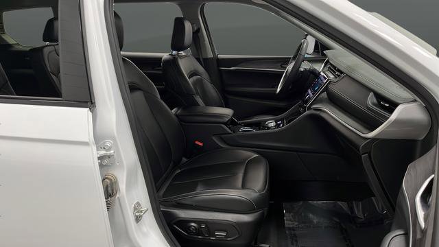 Used 2023 Jeep Grand Cherokee L Limited image 31