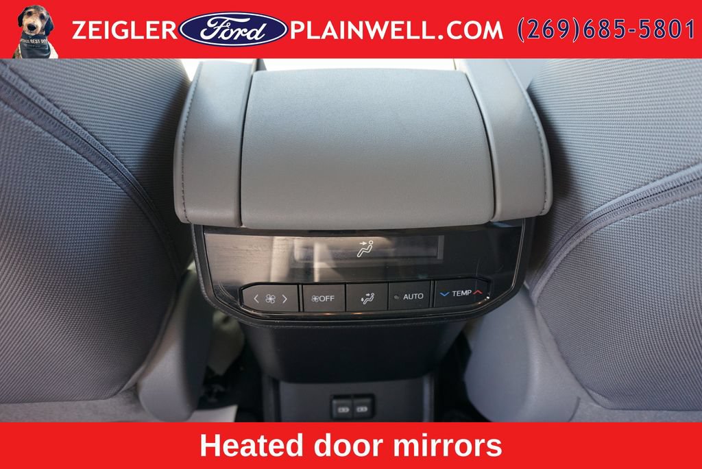Used 2022 Toyota Highlander LE AWD/4WD image 14