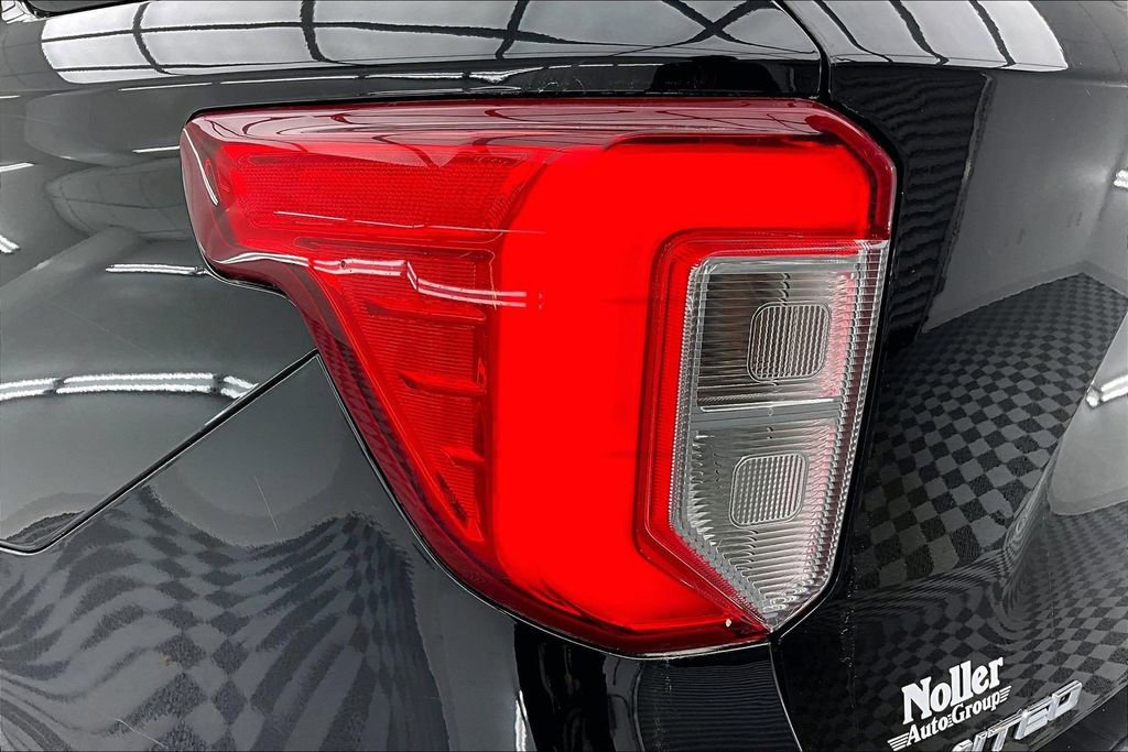 Used 2022 Ford Explorer Limited w/ Equipment Group 301A image 31