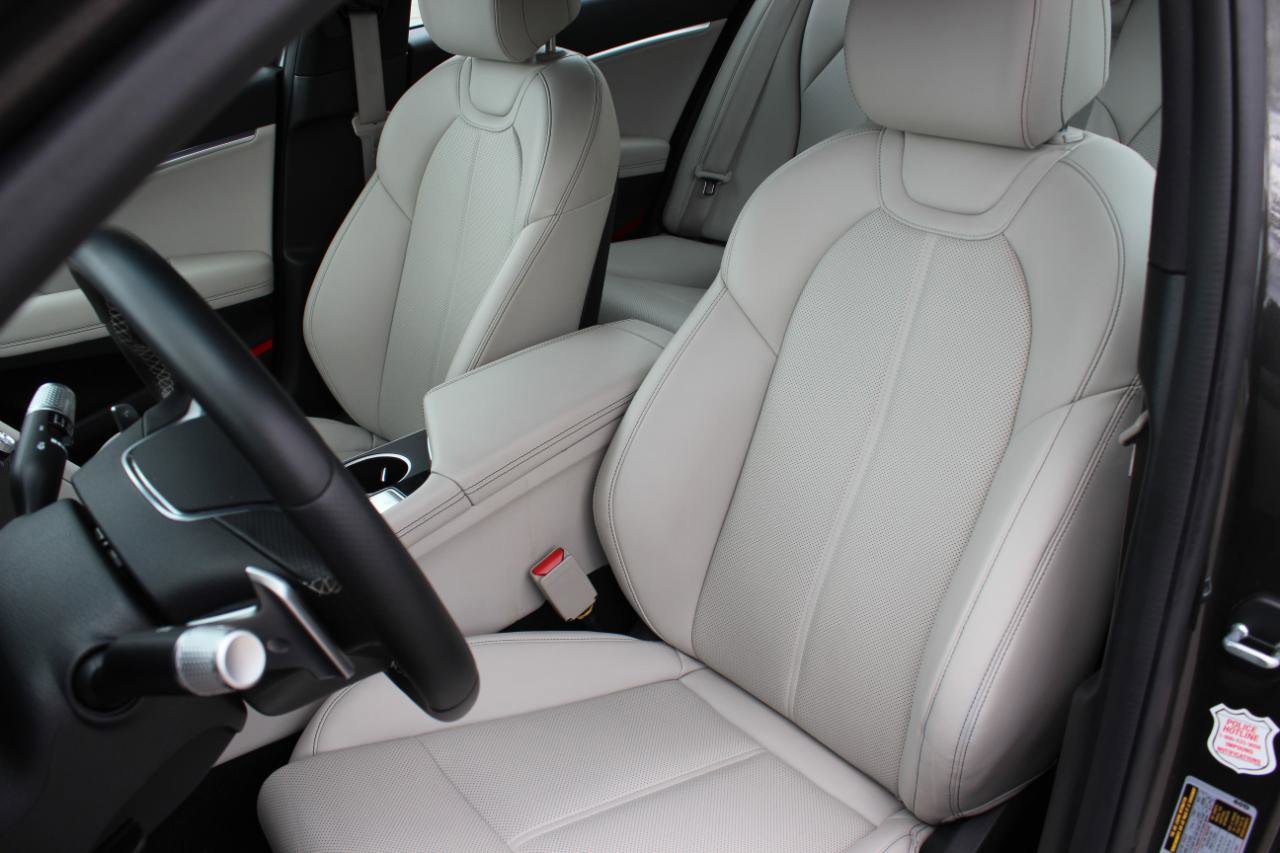 Used 2025 Genesis G70 2.5T RWD image 14