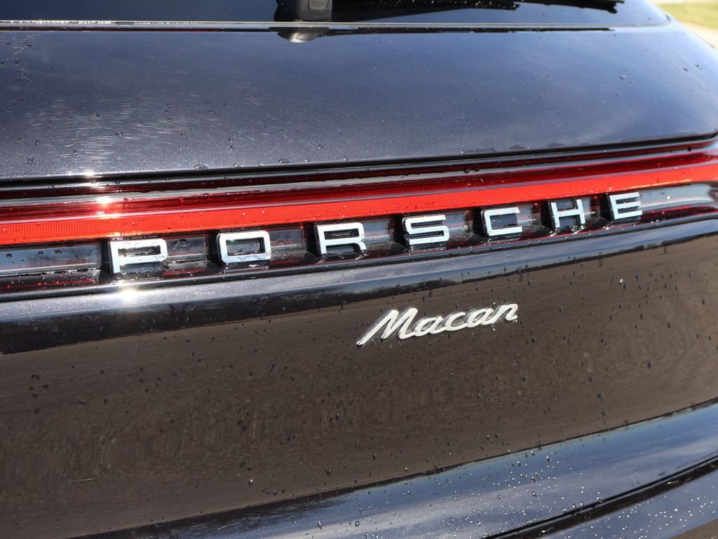 Certified 2023 Porsche Macan image 6