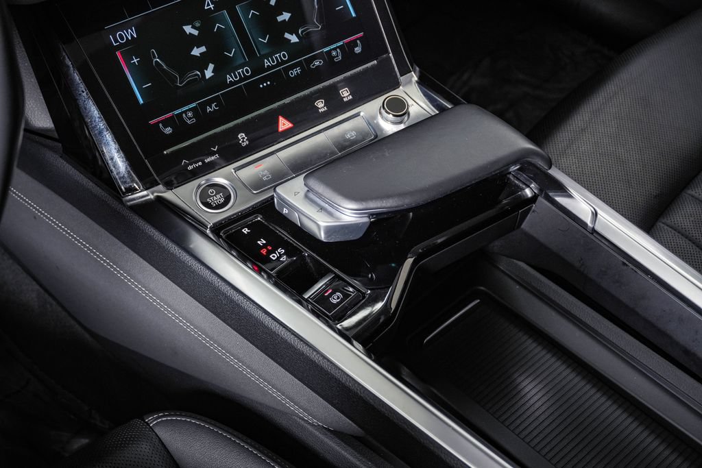 Used 2022 Audi e-tron Premium Plus w/ Premium Plus Package AWD/4WD image 24