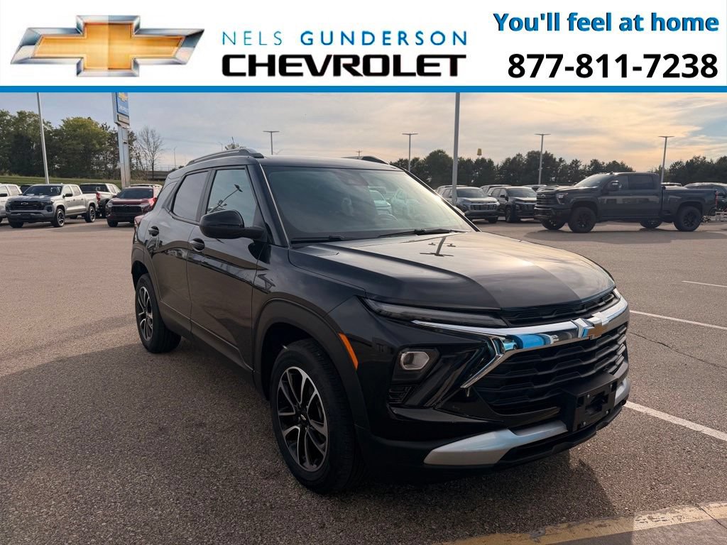 Used 2024 Chevrolet TrailBlazer LT w/ Convenience Package AWD/4WD image 2