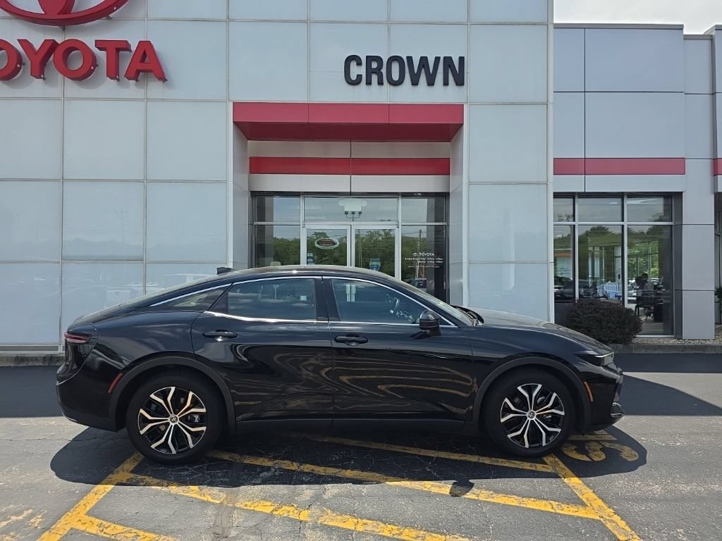 Used 2024 Toyota Crown AWD/4WD image 2