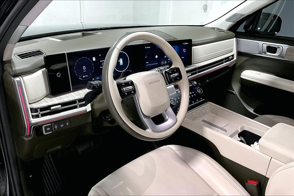 Used 2025 Hyundai Santa Fe Calligraphy image 16