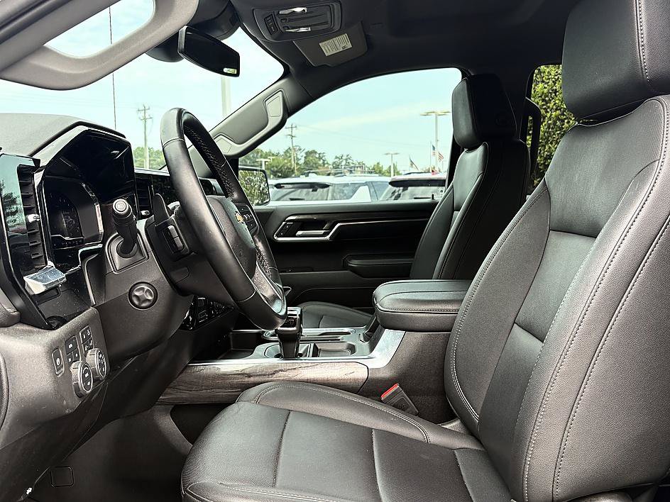 Used 2024 Chevrolet Silverado 1500 LTZ AWD/4WD image 11