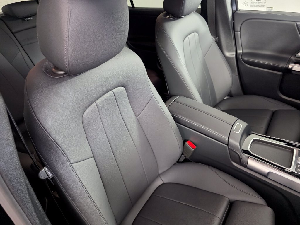 Certified 2025 Mercedes-Benz GLB 250 image 29