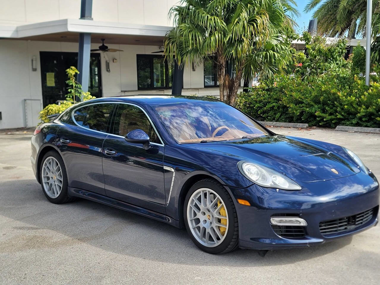 Used 2010 Porsche Panamera Turbo image 4