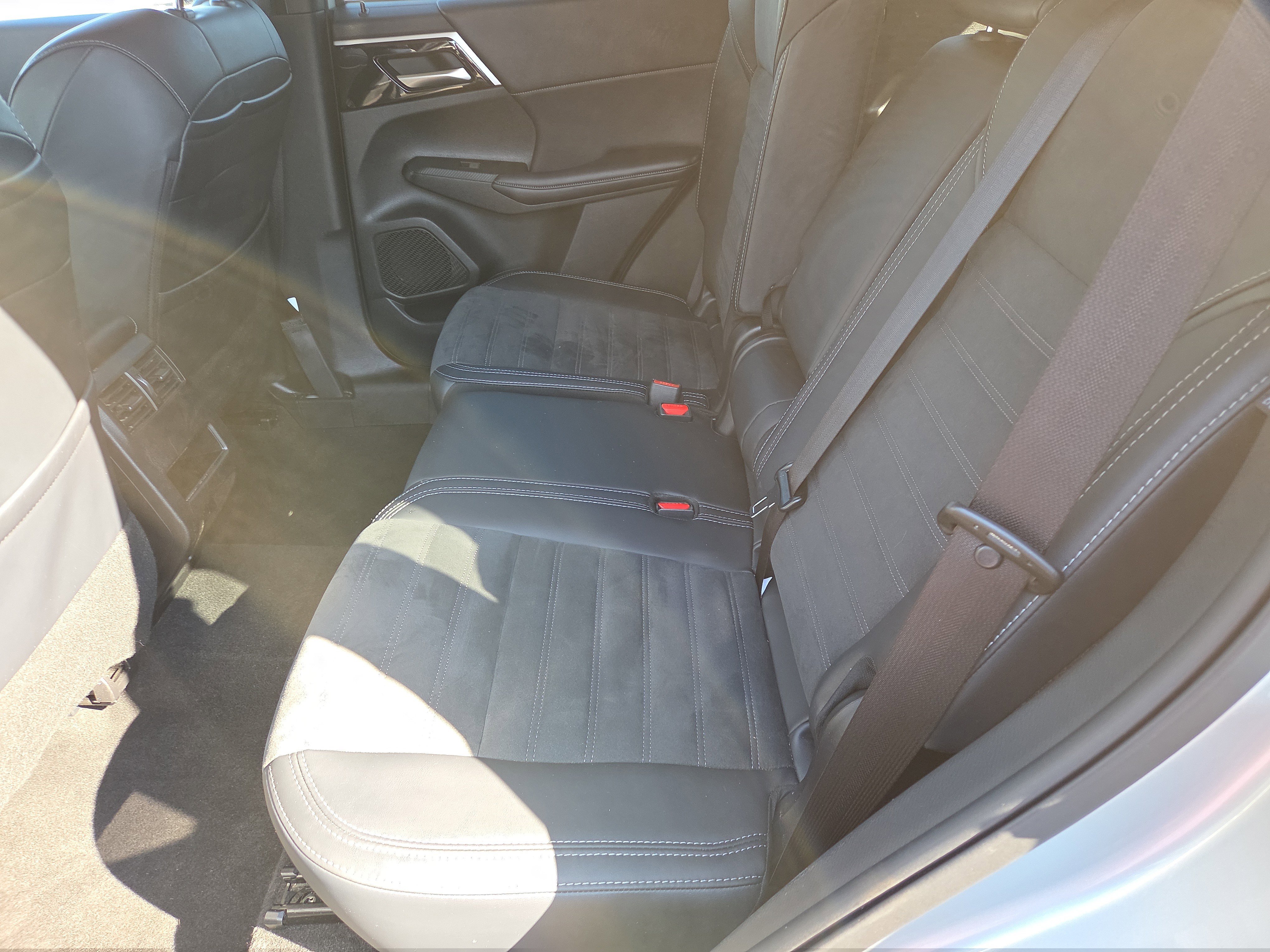 Used 2024 Mitsubishi Outlander SE Black Edition image 7