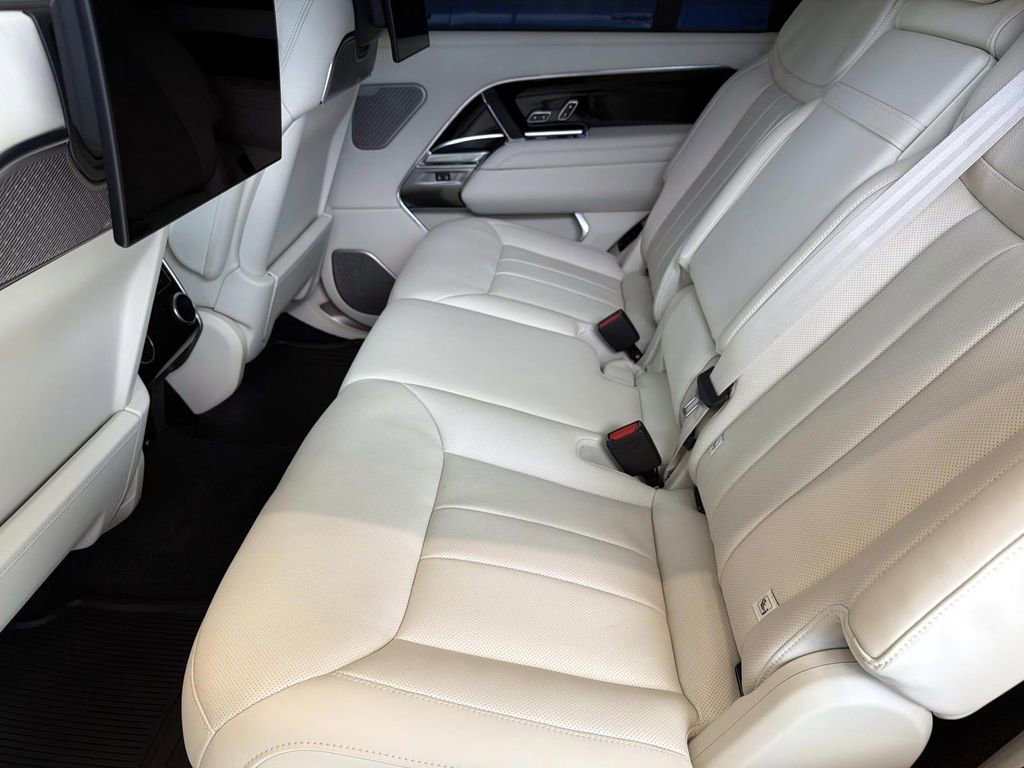 New 2025 Land Rover Range Rover Long Wheelbase Autobiography image 12