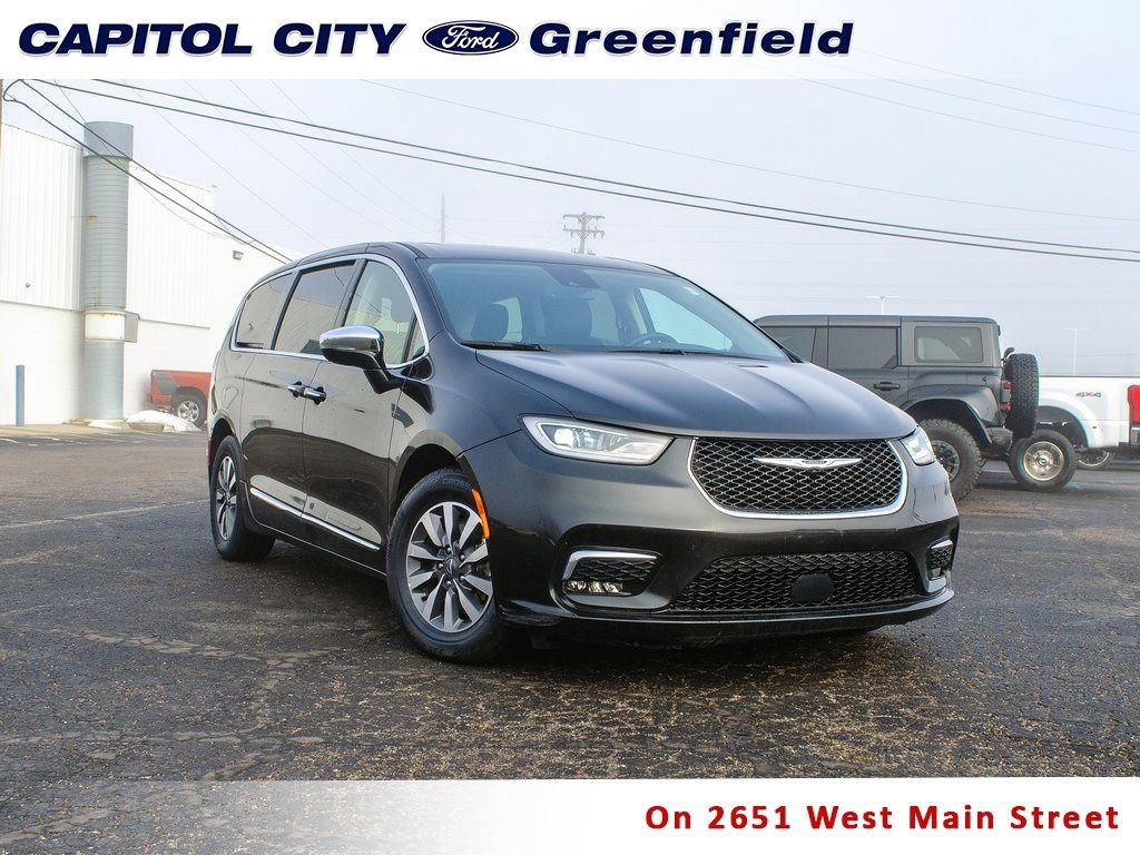 Used 2023 Chrysler Pacifica Limited FWD image 1