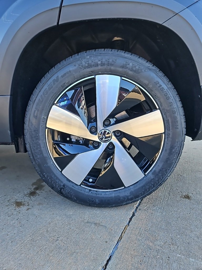 New 2026 Volkswagen Taos S image 9