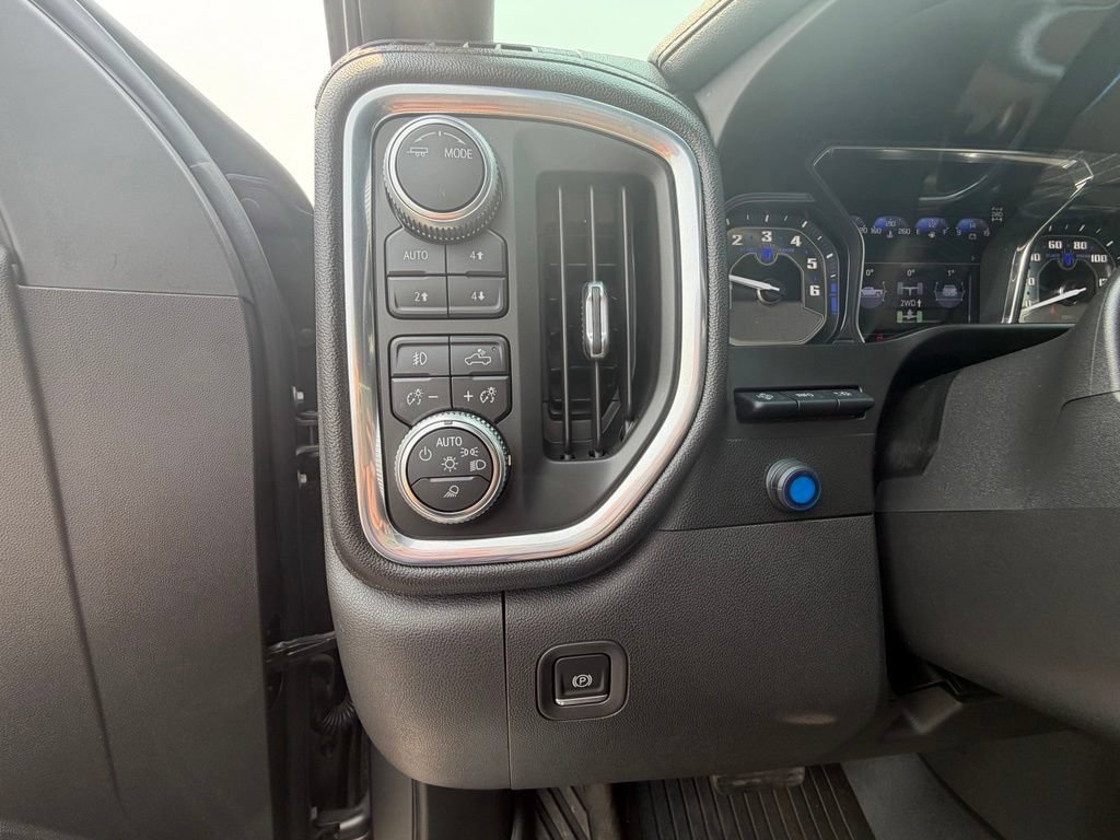 Used 2020 GMC Sierra 1500 AT4 w/ AT4 Premium Package AWD/4WD image 3