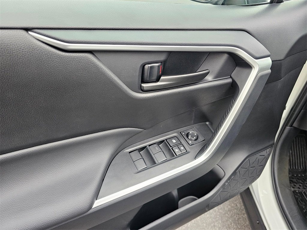 Used 2025 Toyota RAV4 LE image 32