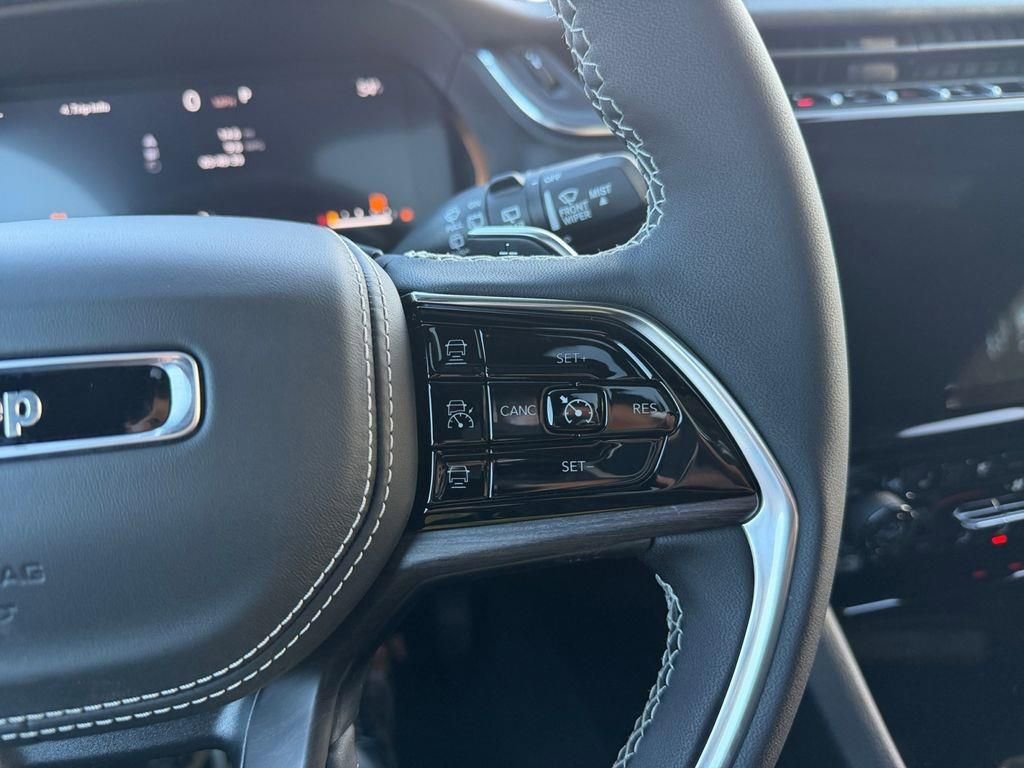 New 2025 Jeep Grand Cherokee Overland w/ Luxury Tech Group IV AWD/4WD image 29