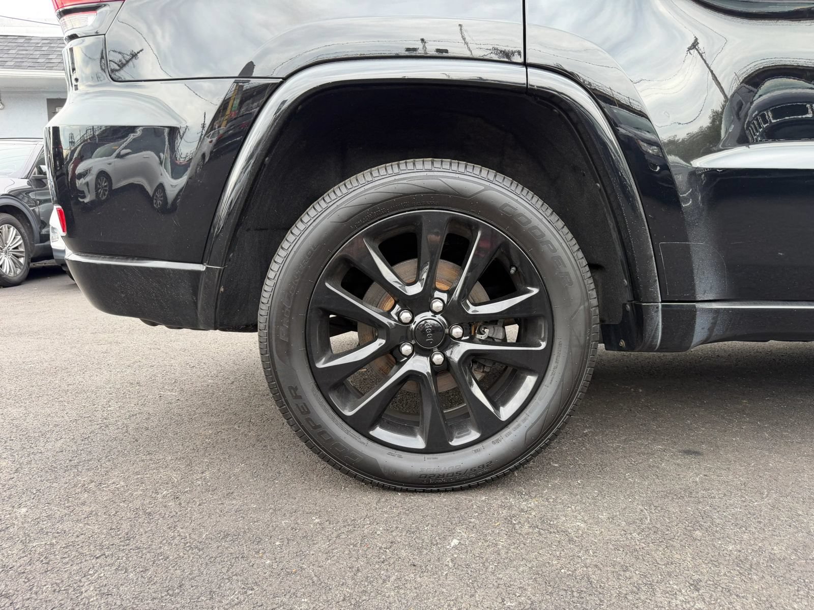 Used 2019 Jeep Grand Cherokee Altitude AWD/4WD image 28