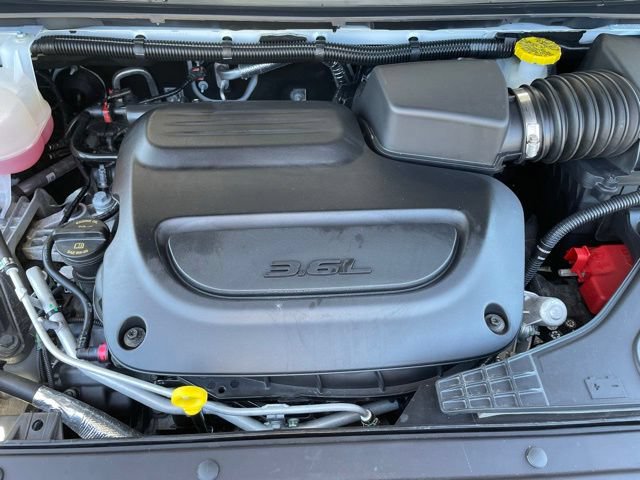 Used 2025 Chrysler Pacifica Limited AWD/4WD image 31
