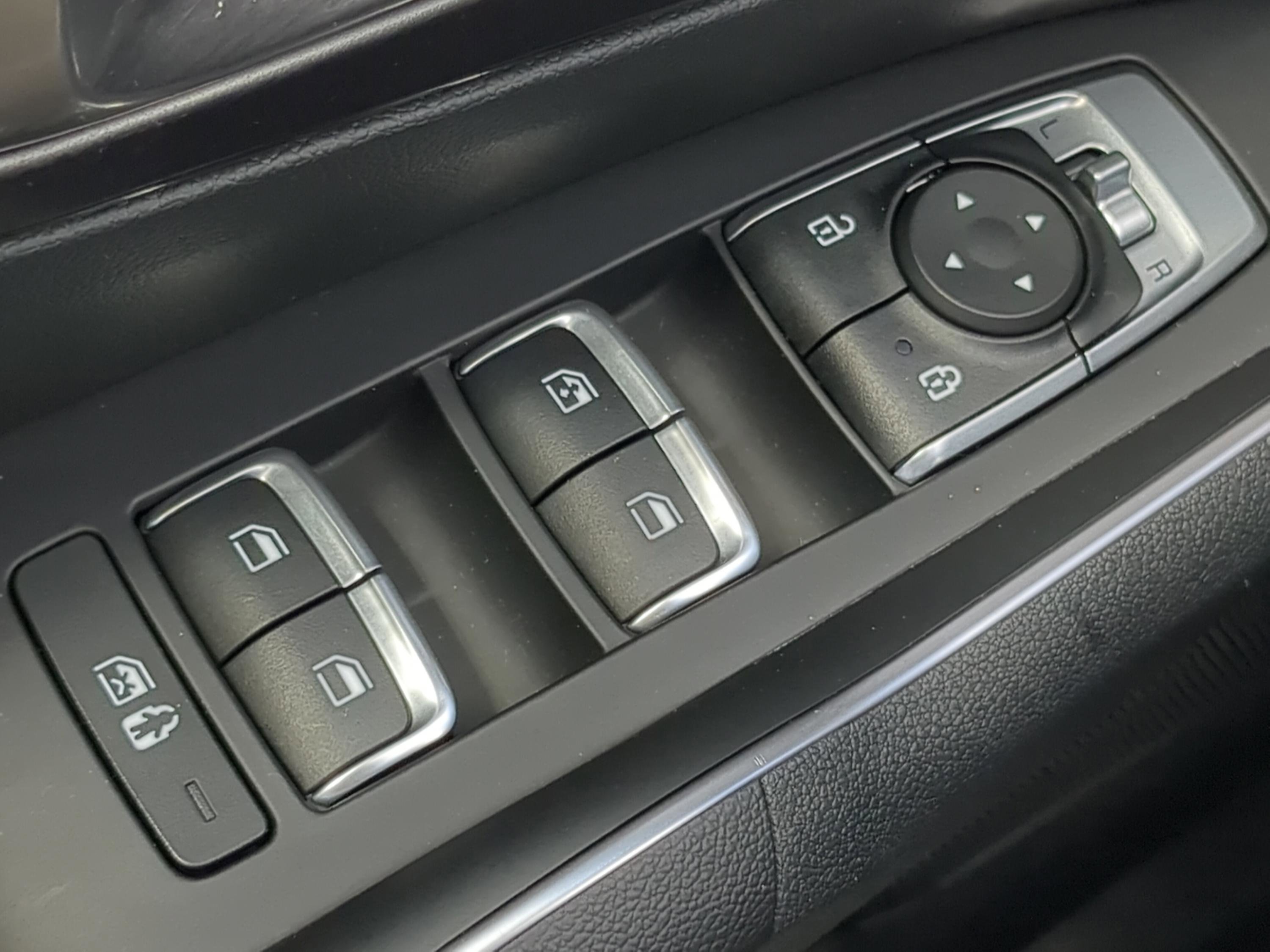 Certified 2023 Kia Sorento S w/ Panoramic Sunroof Package FWD image 19