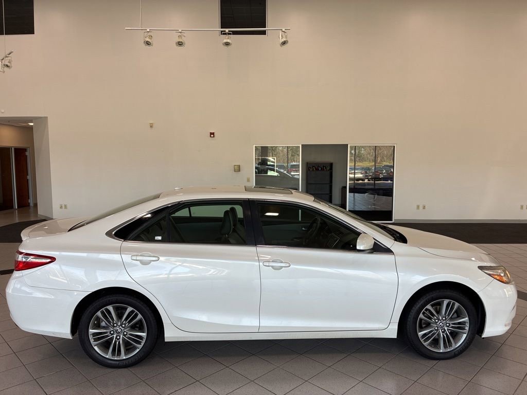 Used 2017 Toyota Camry SE w/ Moonroof Package image 13
