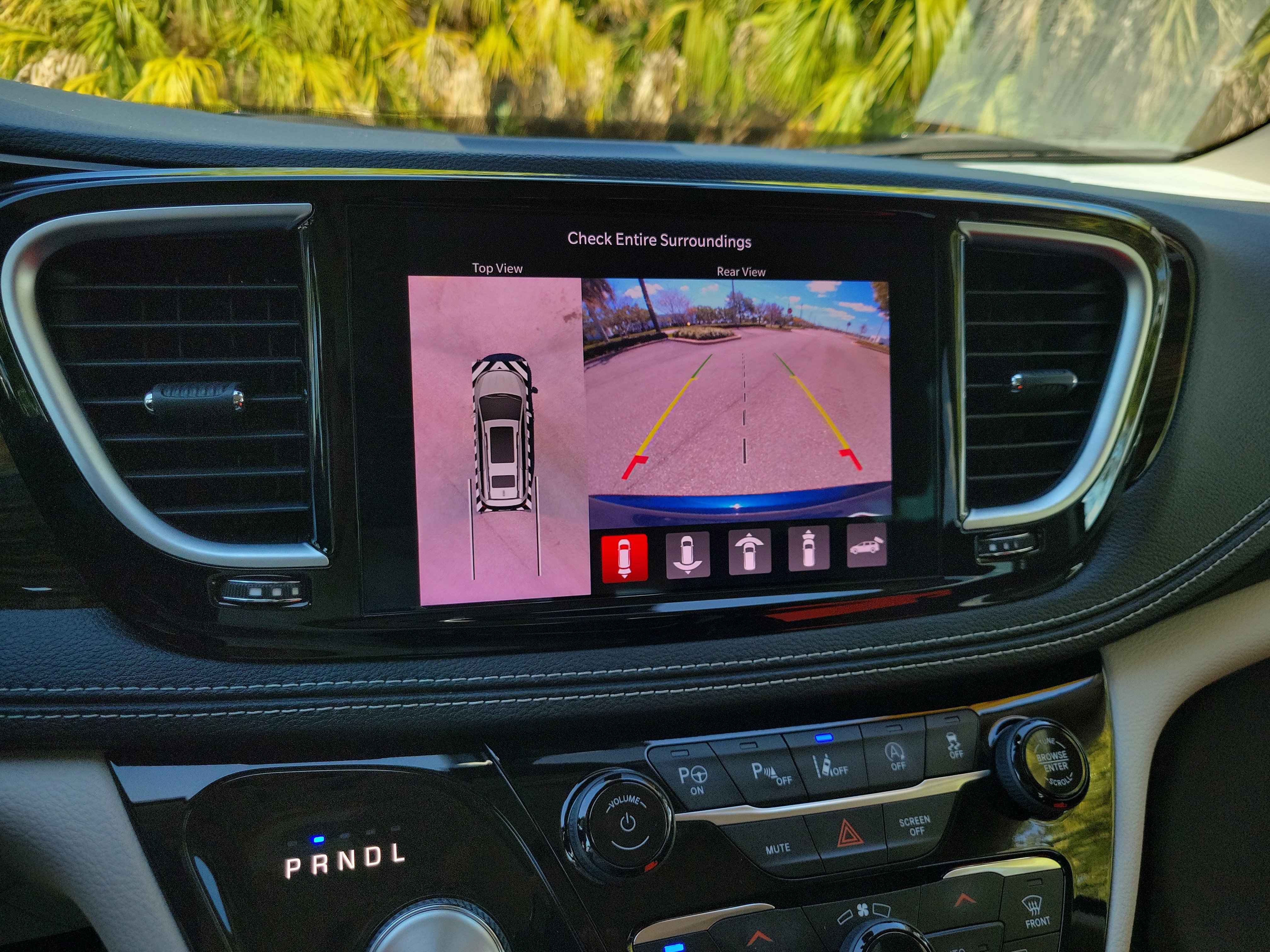 Used 2022 Chrysler Pacifica Limited image 24