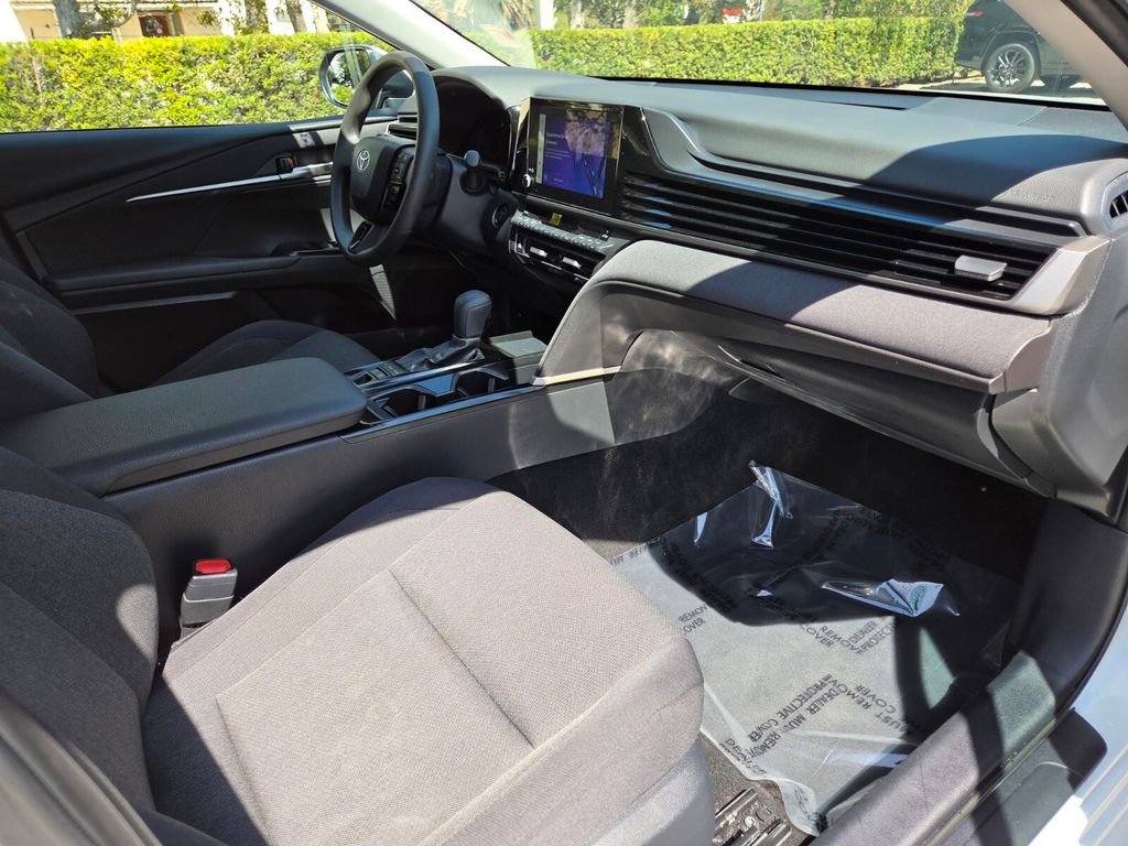 Used 2025 Toyota Camry LE FWD image 9