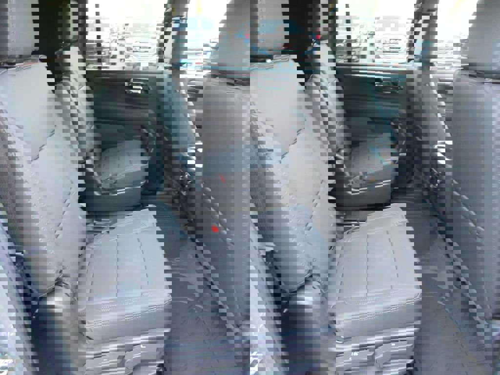 New 2026 Chevrolet Suburban LT image 19