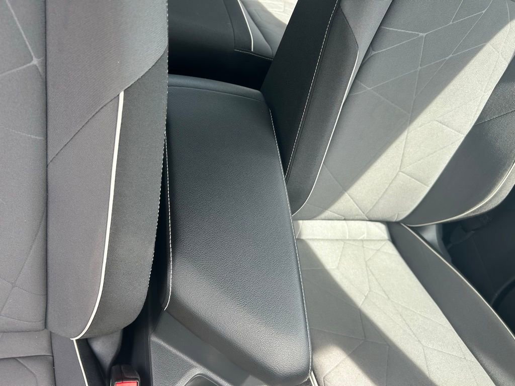 Used 2025 Volkswagen Jetta Sport image 39