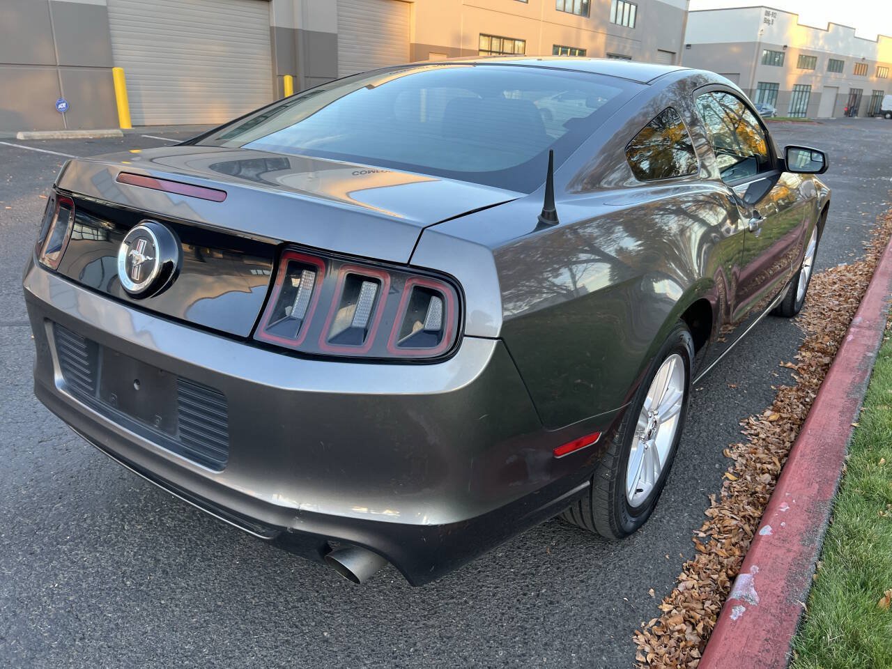 Used 2014 Ford Mustang Coupe RWD image 5