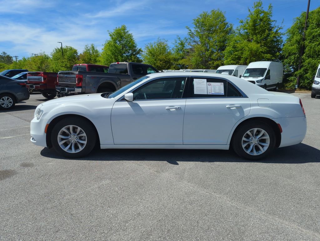 Used 2022 Chrysler 300 Touring image 8