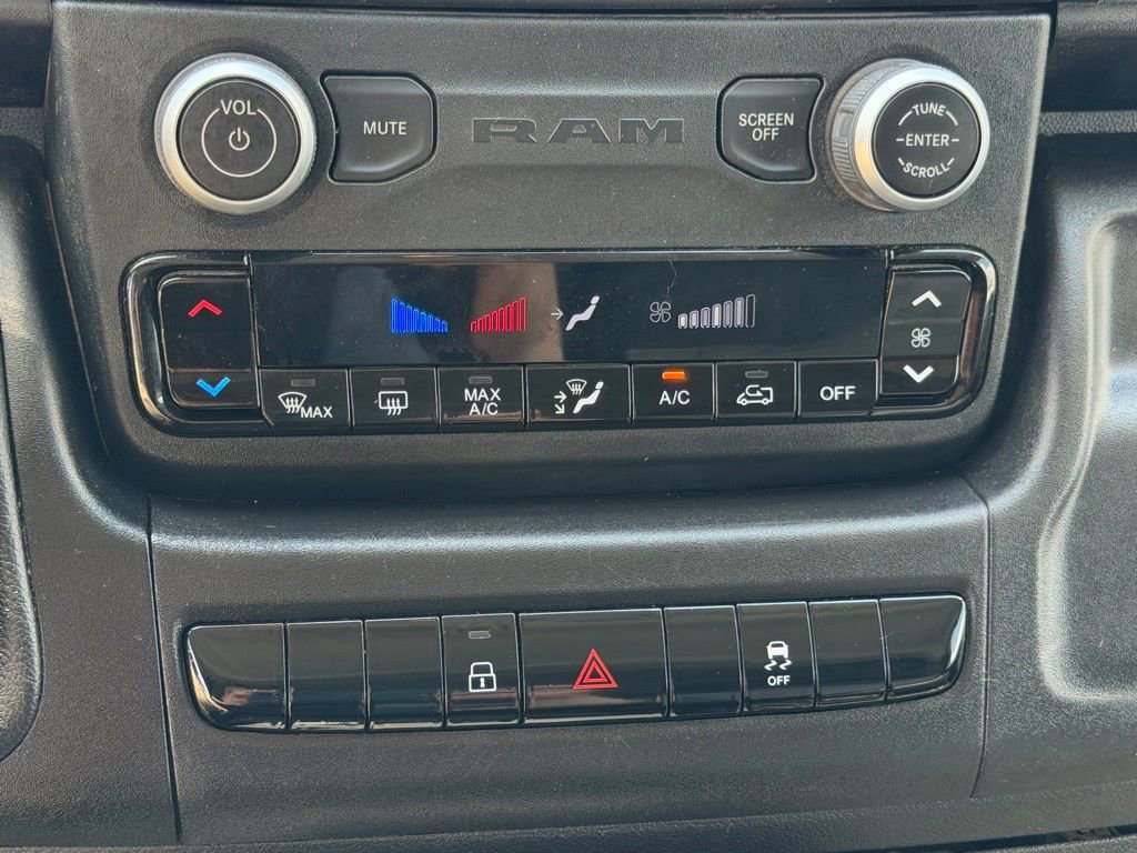Used 2025 RAM ProMaster 2500 w/ Convenience Group image 17