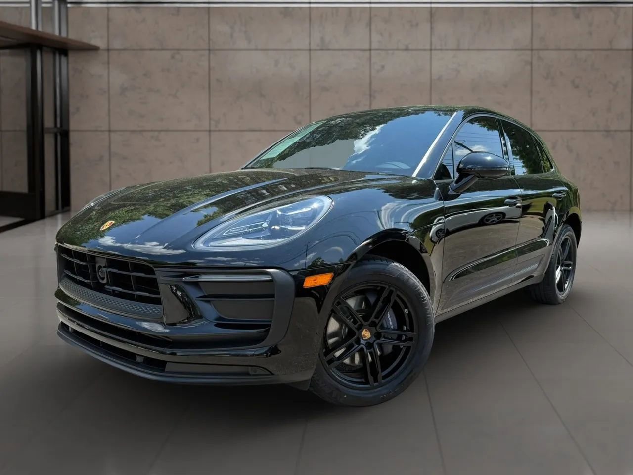 Used 2023 Porsche Macan AWD/4WD image 2