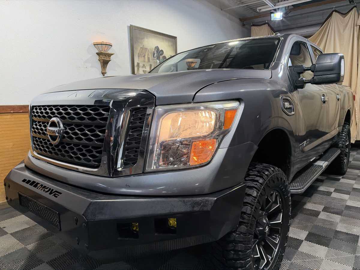 Used 2017 Nissan Titan SV AWD/4WD image 5