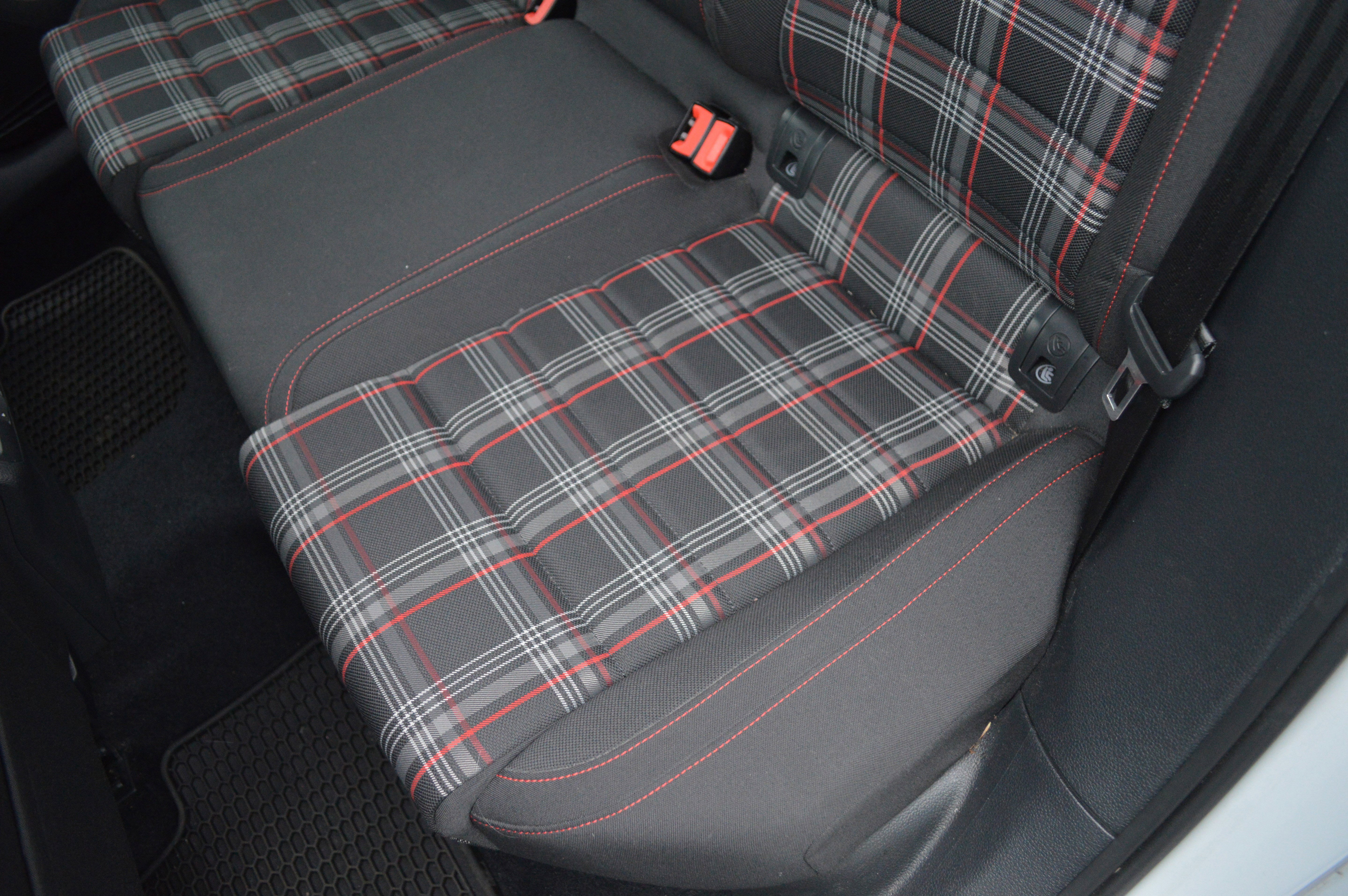 Used 2018 Volkswagen GTI SE image 30