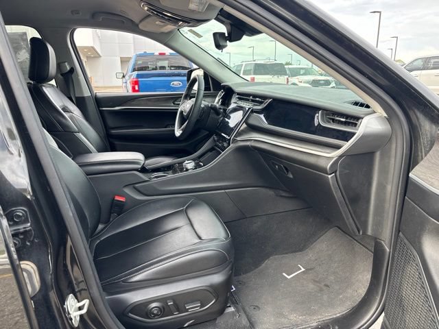 Used 2023 Jeep Grand Cherokee Limited AWD/4WD image 16