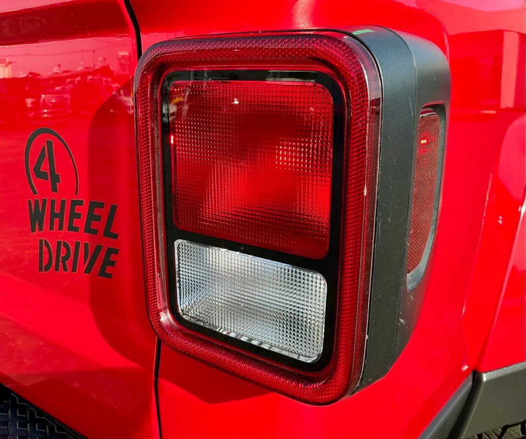 Used 2022 Jeep Gladiator Willys image 16