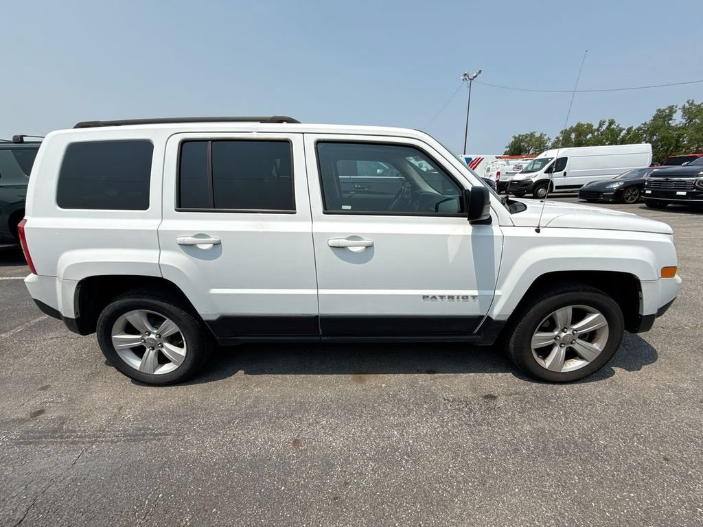 Used 2016 Jeep Patriot Latitude AWD/4WD image 4
