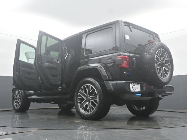 Used 2023 Jeep Wrangler Unlimited Sahara w/ Cold Weather Group AWD/4WD image 60