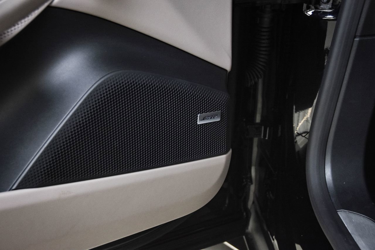 Certified 2025 Porsche Macan Electric image 21