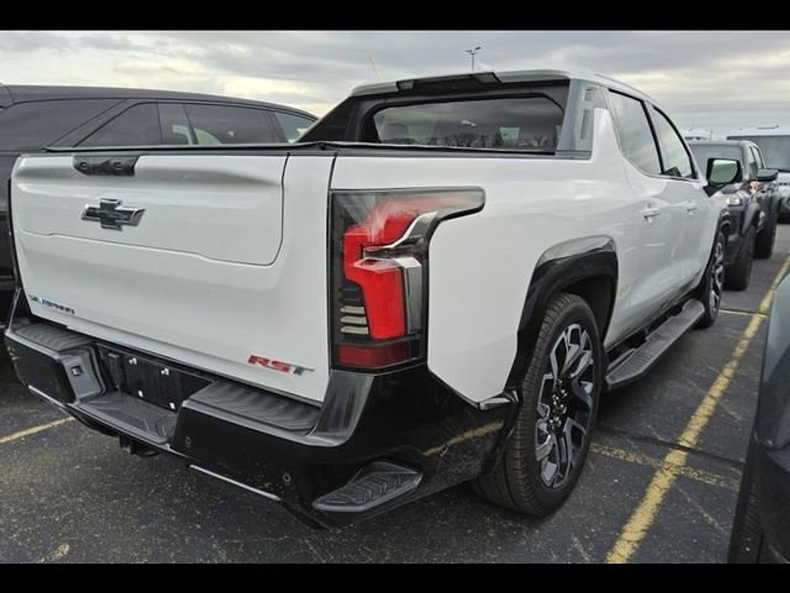 Used 2025 Chevrolet Silverado EV RST AWD/4WD image 6