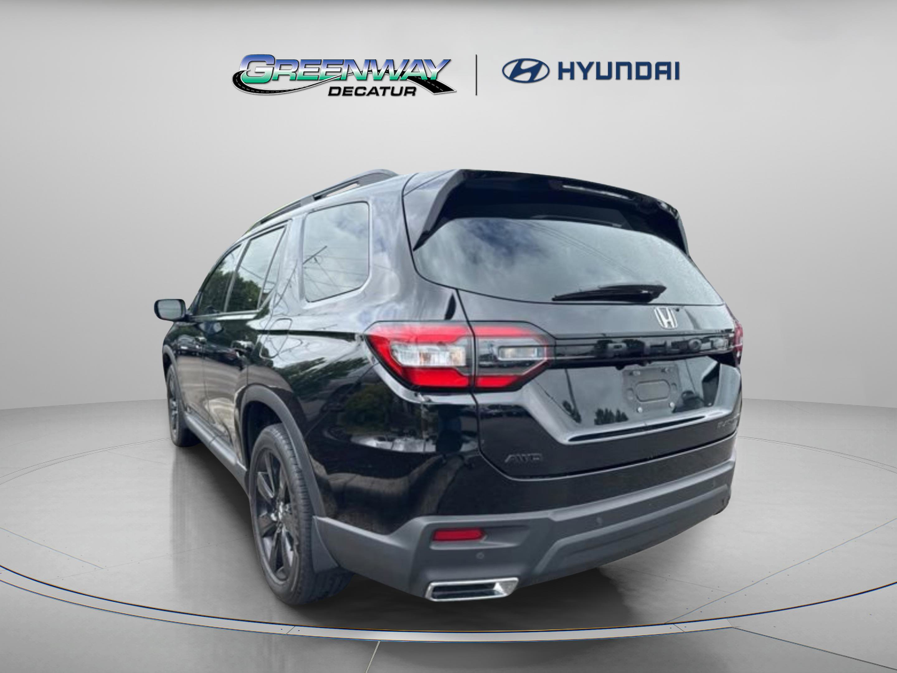 Used 2025 Honda Pilot Black Edition image 7