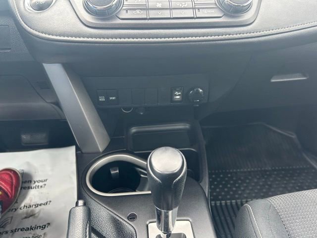 Used 2018 Toyota RAV4 XLE AWD/4WD image 17
