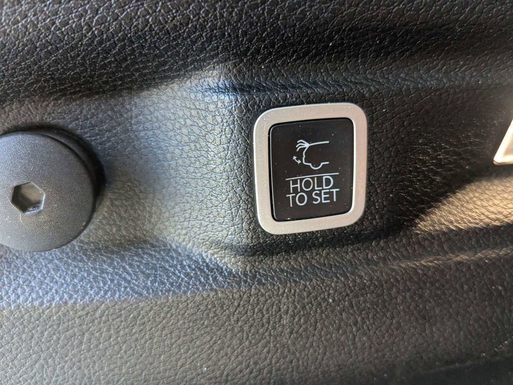 Used 2022 Jeep Grand Cherokee L Limited AWD/4WD image 14