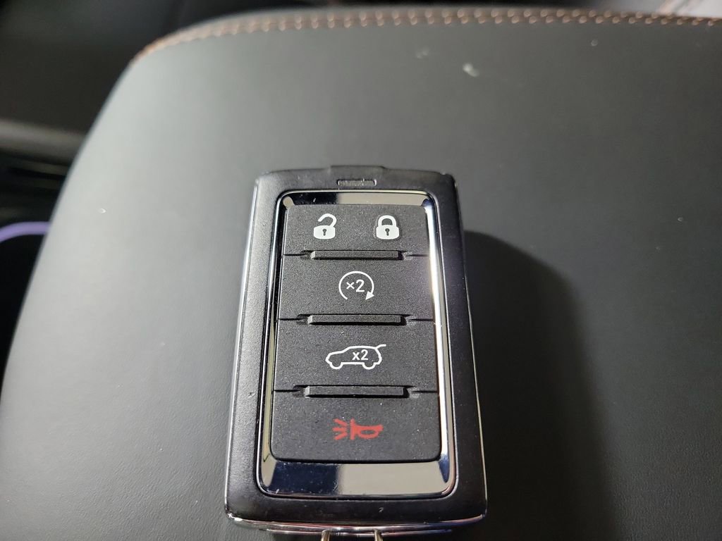 Used 2025 Jeep Grand Cherokee Summit w/ Obsidian Package image 27