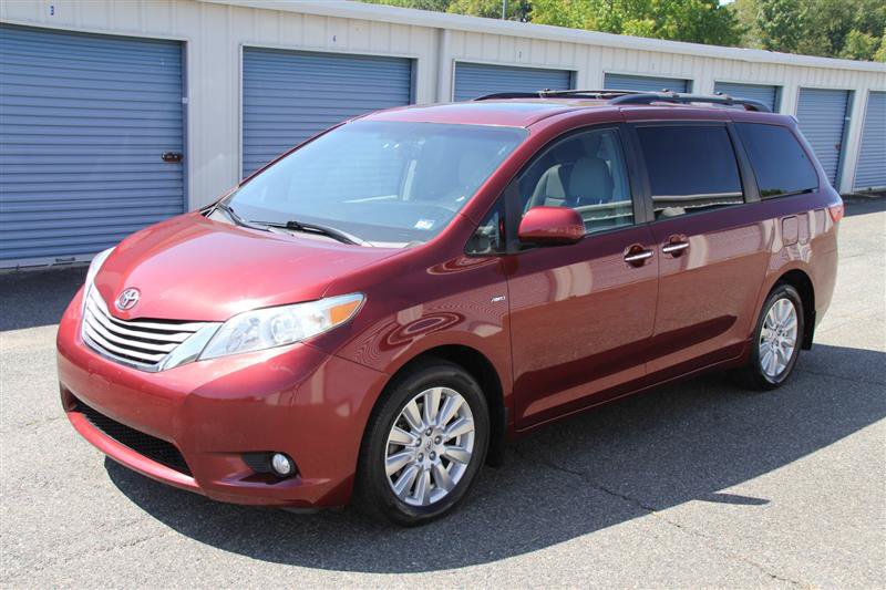 Used 2017 Toyota Sienna XLE Premium AWD/4WD image 2
