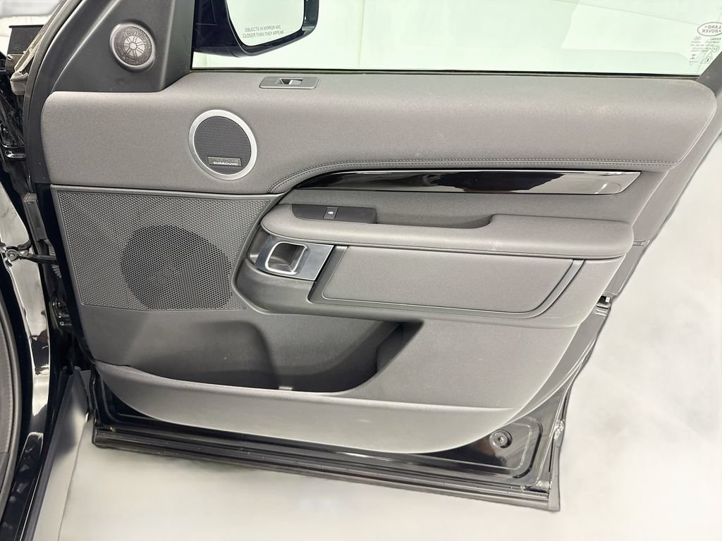 Certified 2025 Land Rover Discovery S AWD/4WD image 24